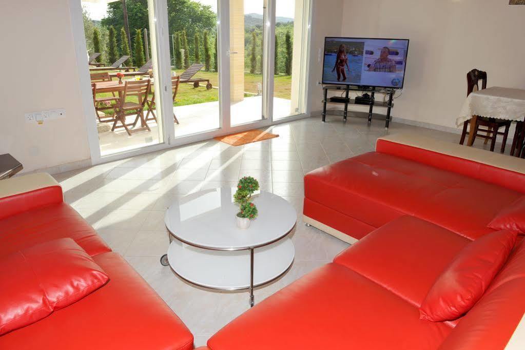 גאוביה Villa Poulades מראה חיצוני תמונה