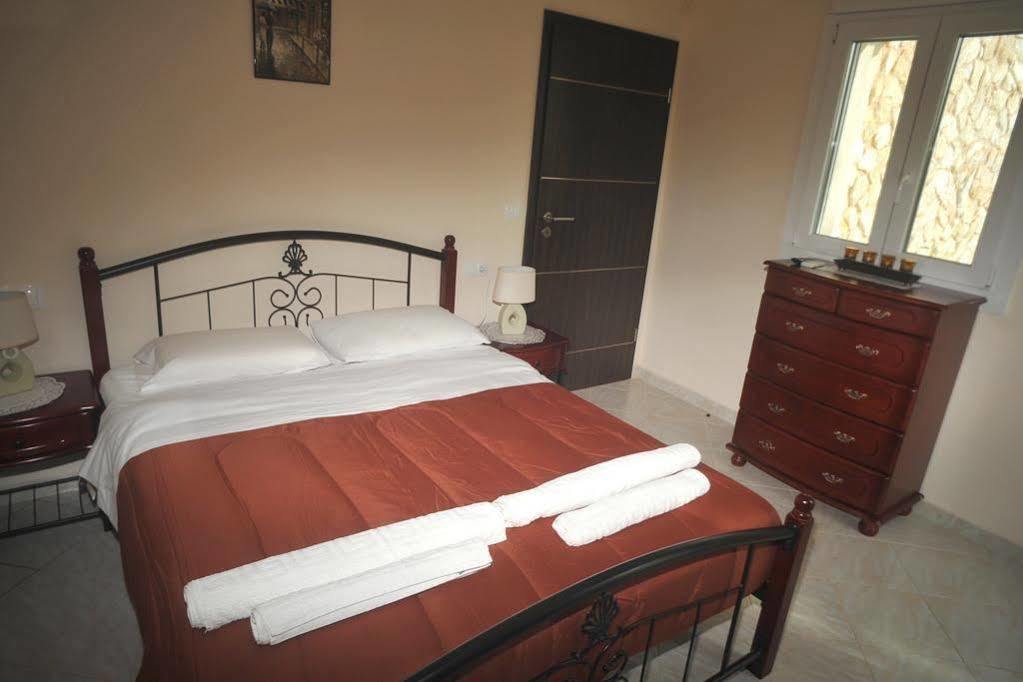 גאוביה Villa Poulades מראה חיצוני תמונה